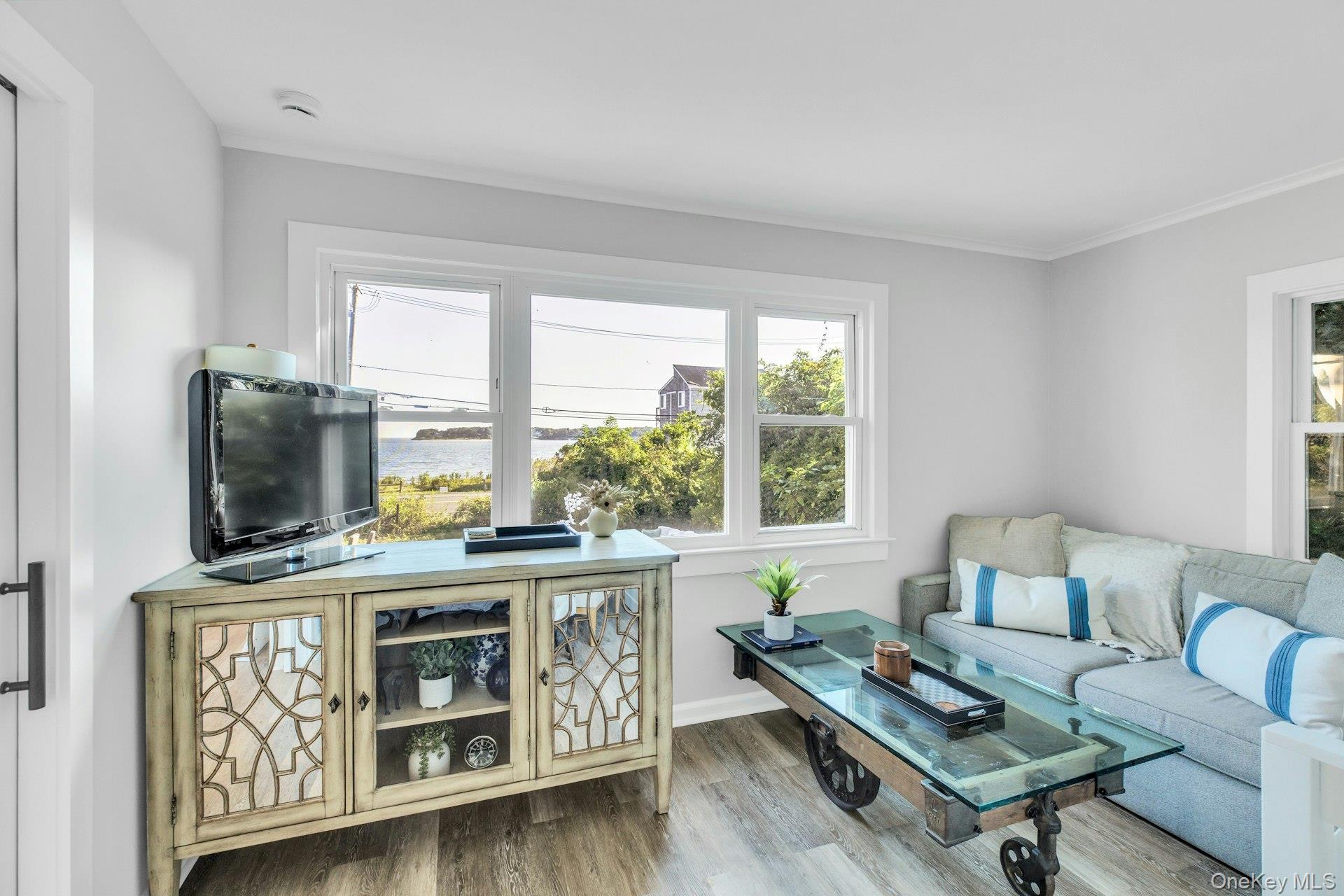 #6 photo, 291 E Montauk Highway, サフォーク郡 Hampton Bays , NY 11946