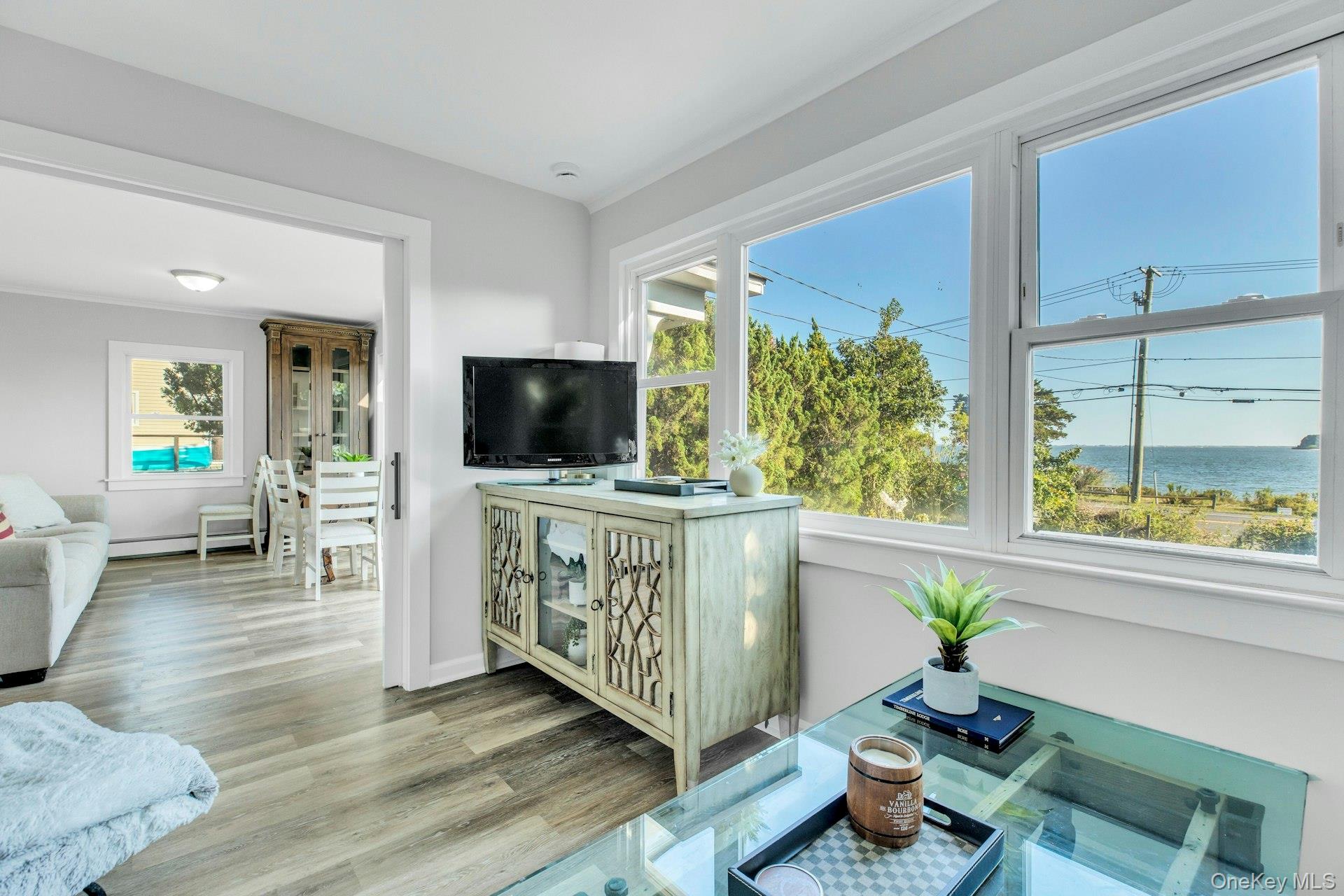 #7 photo, 291 E Montauk Highway, サフォーク郡 Hampton Bays , NY 11946