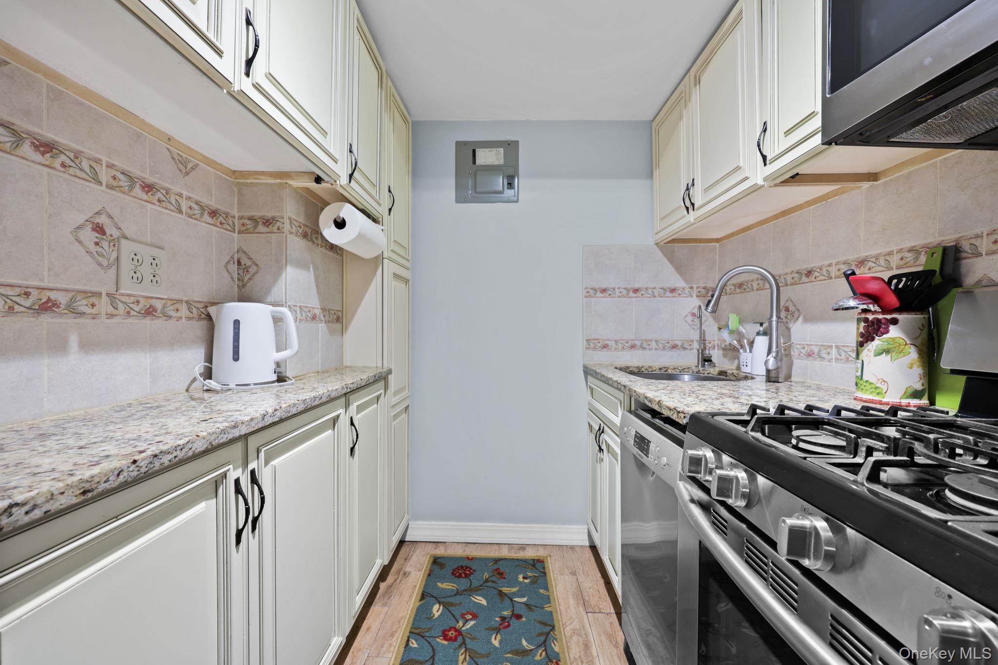 #13 photo, 30 E Hartsdale Avenue, Hartsdale , NY 10530