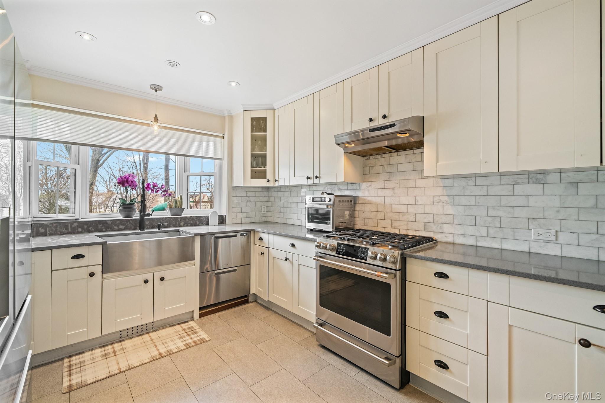 #11 photo, 191 Dunwoodie Street, Yonkers , NY 10704