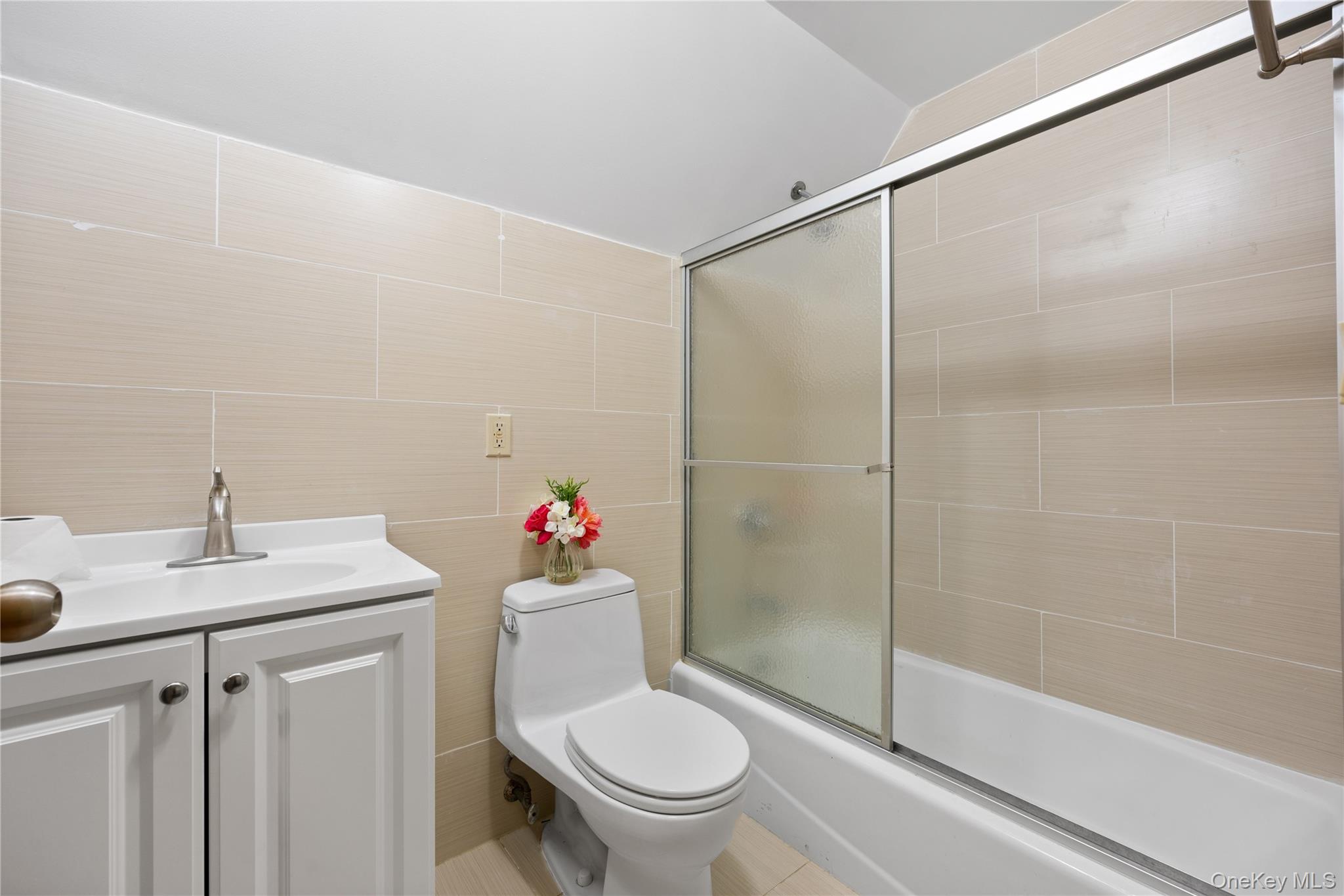 #14 photo, 183-26 Booth Memorial Avenue, Fresh Meadows , NY 11365