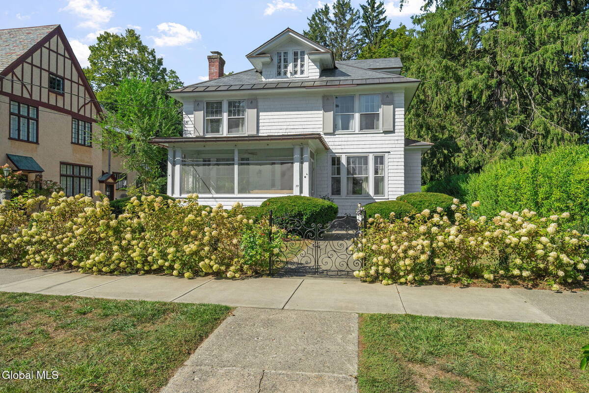 #1 photo, 39 5th Avenue, Saratoga Springs , NY 12866