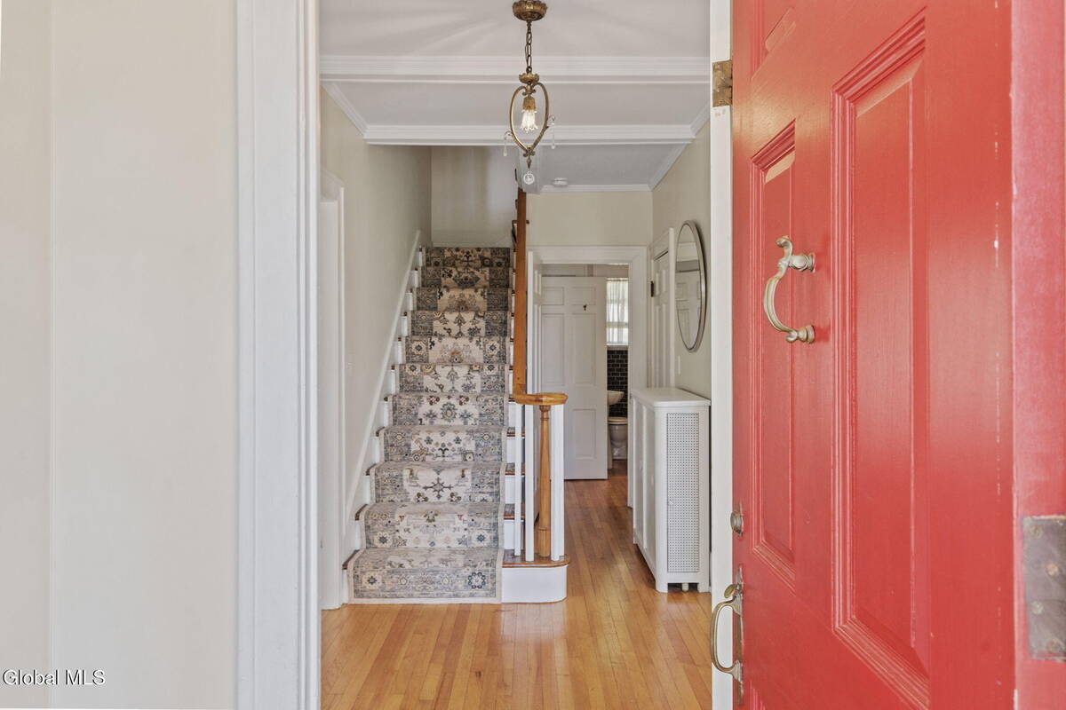 #10 photo, 39 5th Avenue, Saratoga Springs , NY 12866