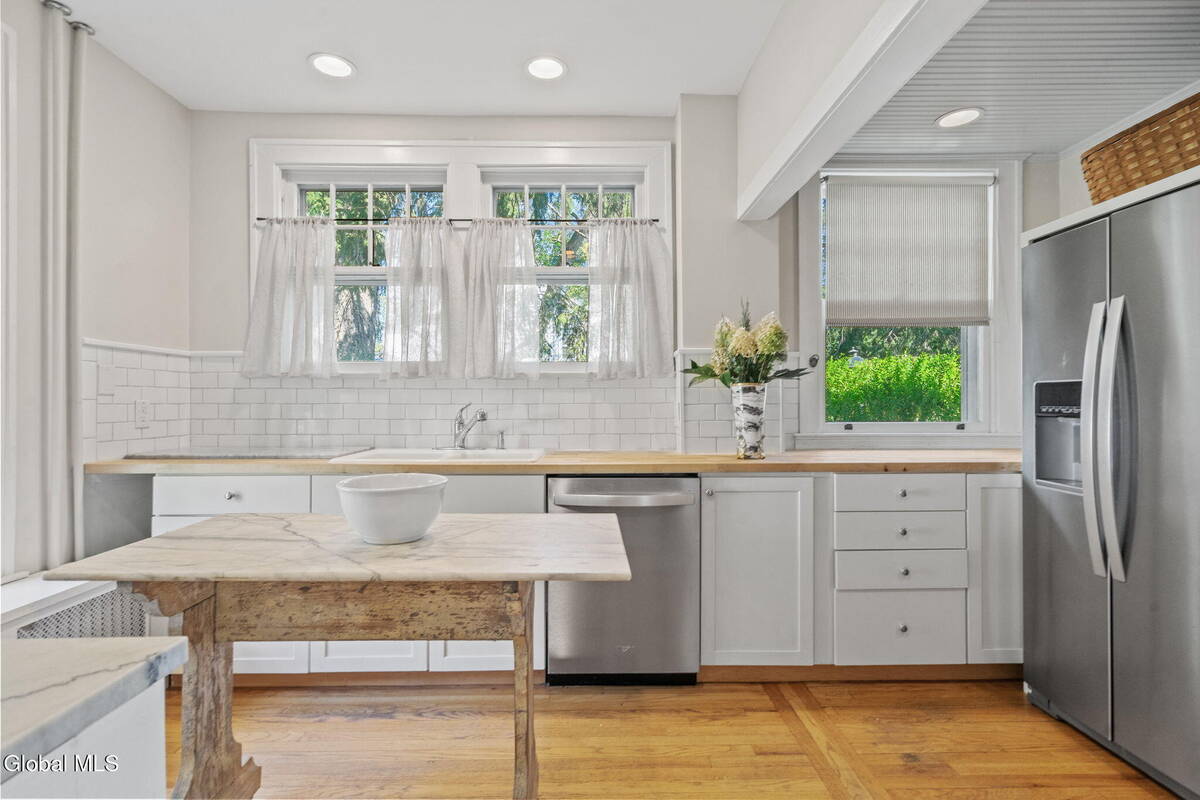 #24 photo, 39 5th Avenue, Saratoga Springs , NY 12866