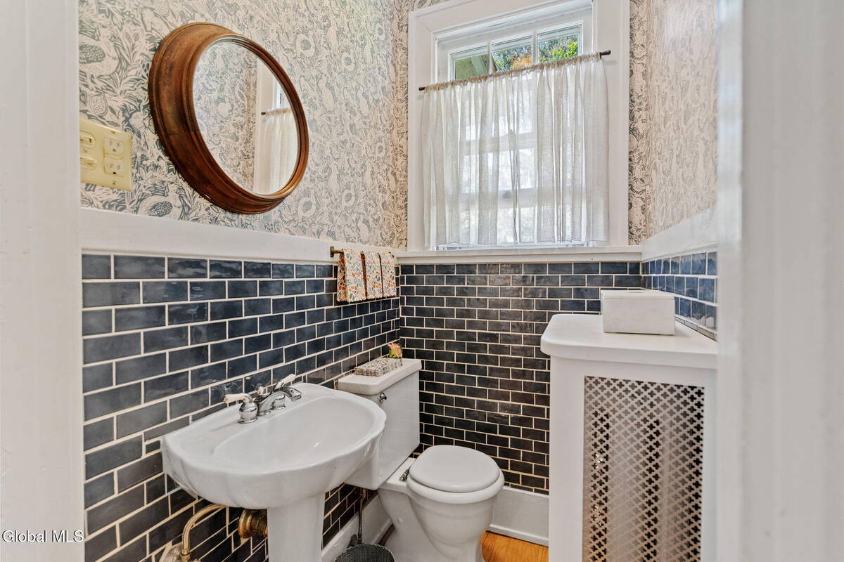 #26 photo, 39 5th Avenue, Saratoga Springs , NY 12866