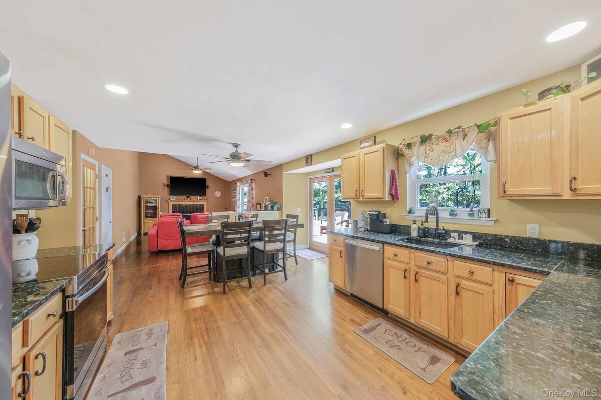 #11 photo, 5 Bridal Path, サフォーク郡 Center Moriches , NY 11934