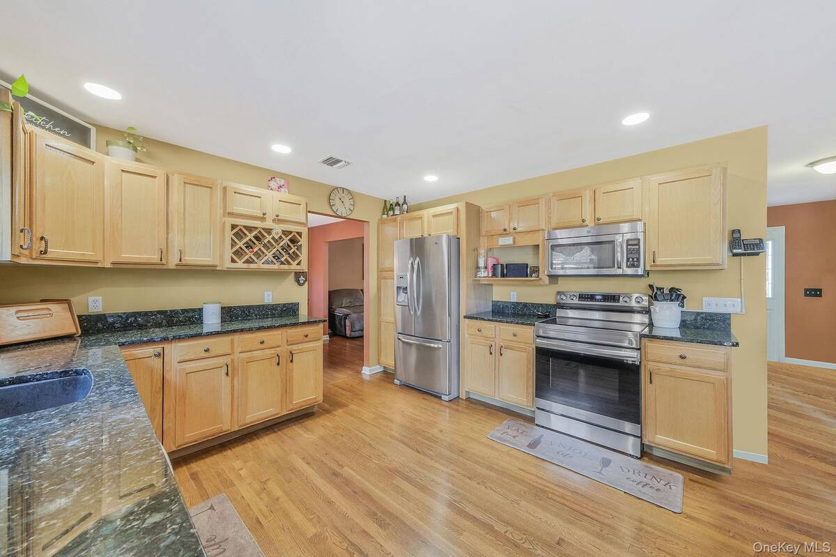 #12 photo, 5 Bridal Path, サフォーク郡 Center Moriches , NY 11934