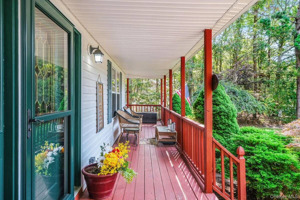 #3 photo, 5 Bridal Path, サフォーク郡 Center Moriches , NY 11934