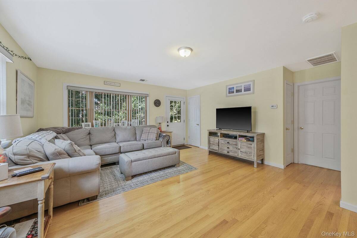 #30 photo, 5 Bridal Path, サフォーク郡 Center Moriches , NY 11934