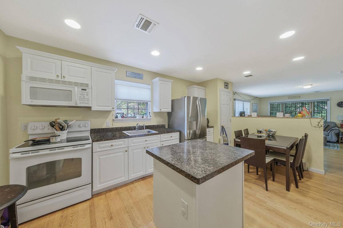 #34 photo, 5 Bridal Path, サフォーク郡 Center Moriches , NY 11934