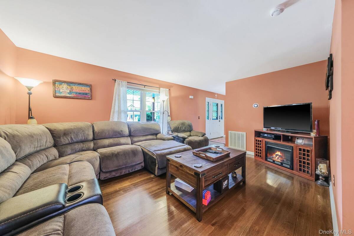 #6 photo, 5 Bridal Path, サフォーク郡 Center Moriches , NY 11934