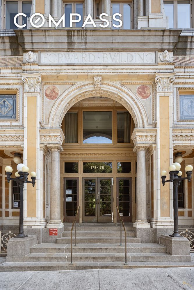 #13 photo, 175 E Broadway, Two Bridges , NY 10002