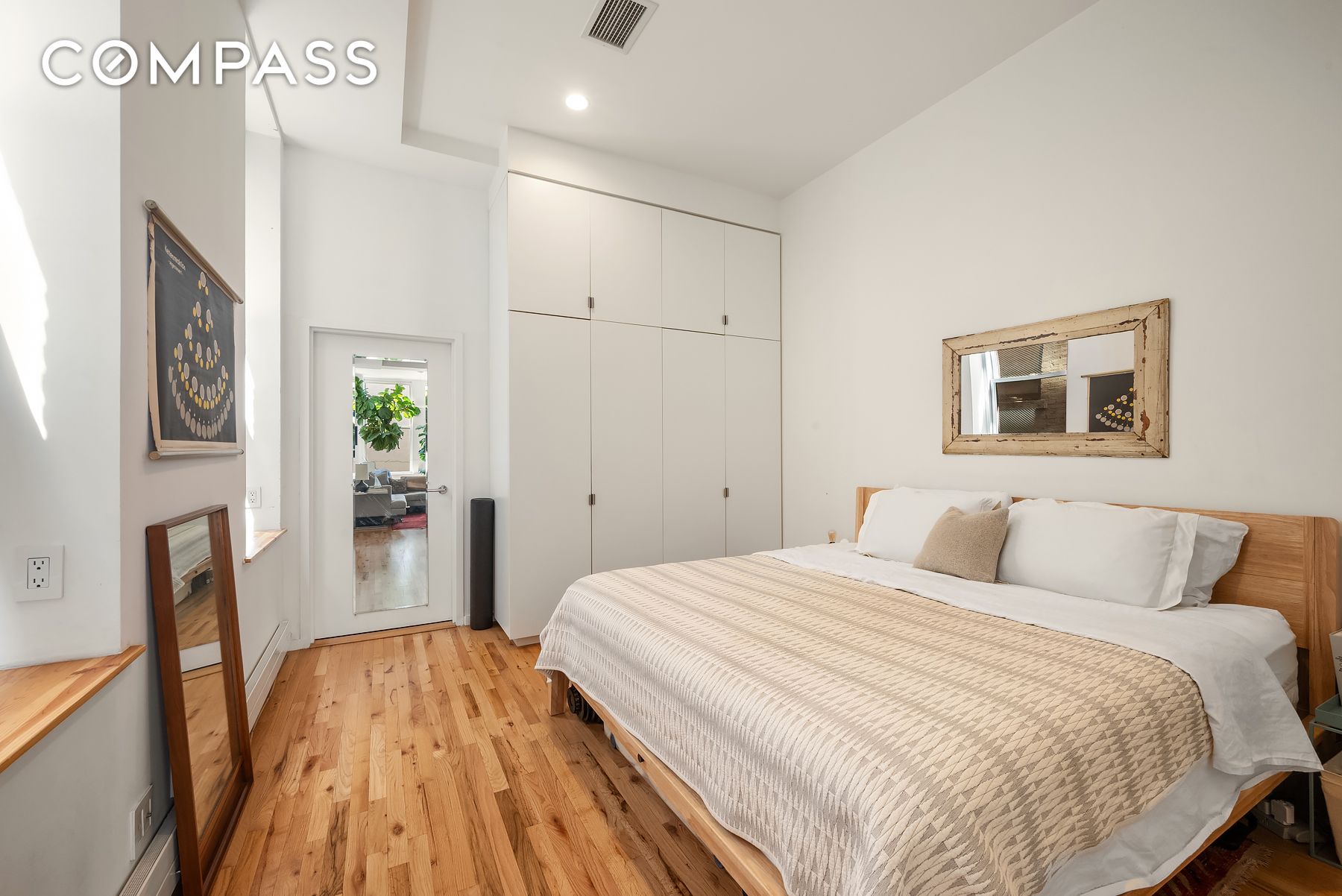 #9 photo, 175 E Broadway, Two Bridges , NY 10002