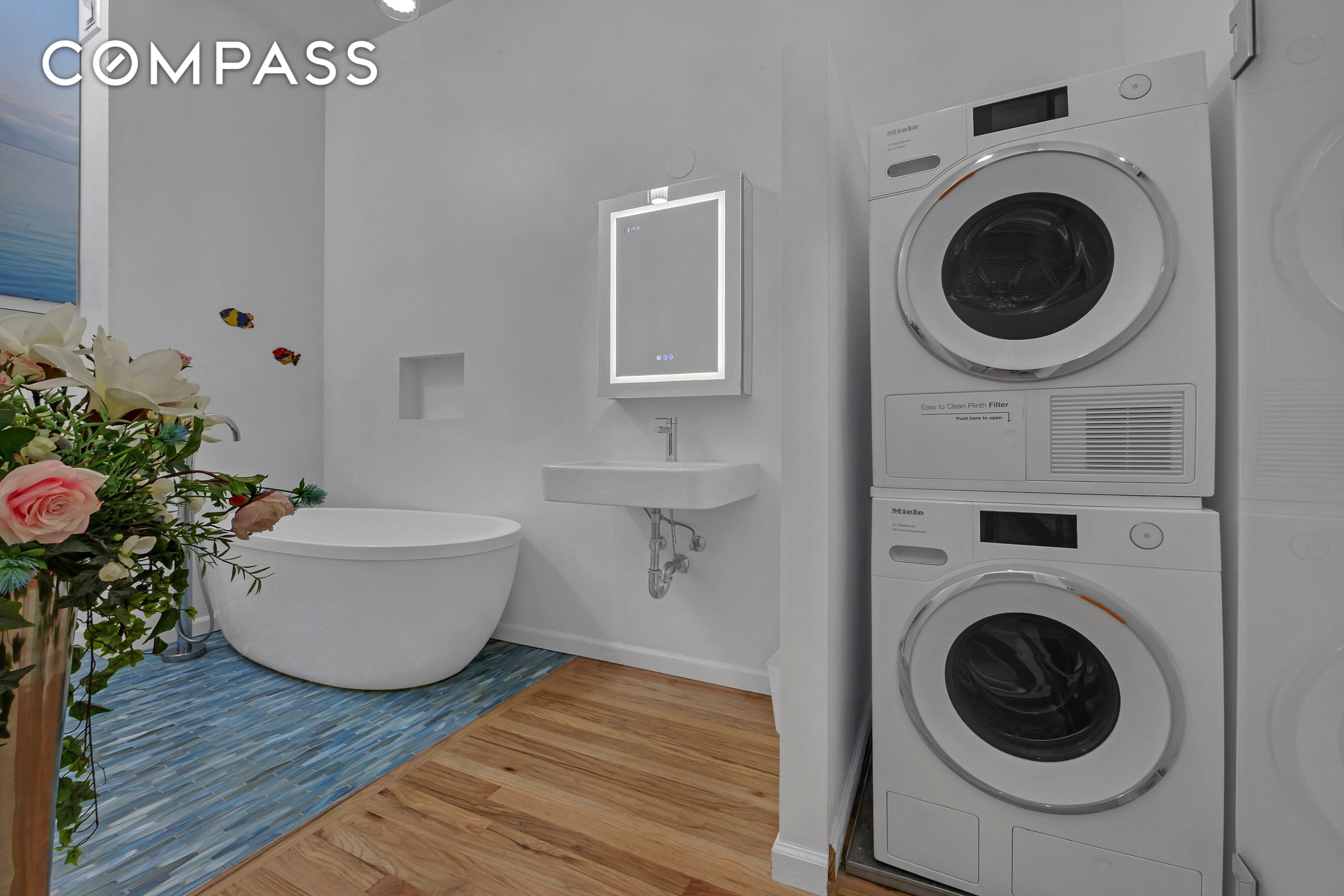 #11 photo, 56 E 11th Street, Greenwich Village , NY 10003