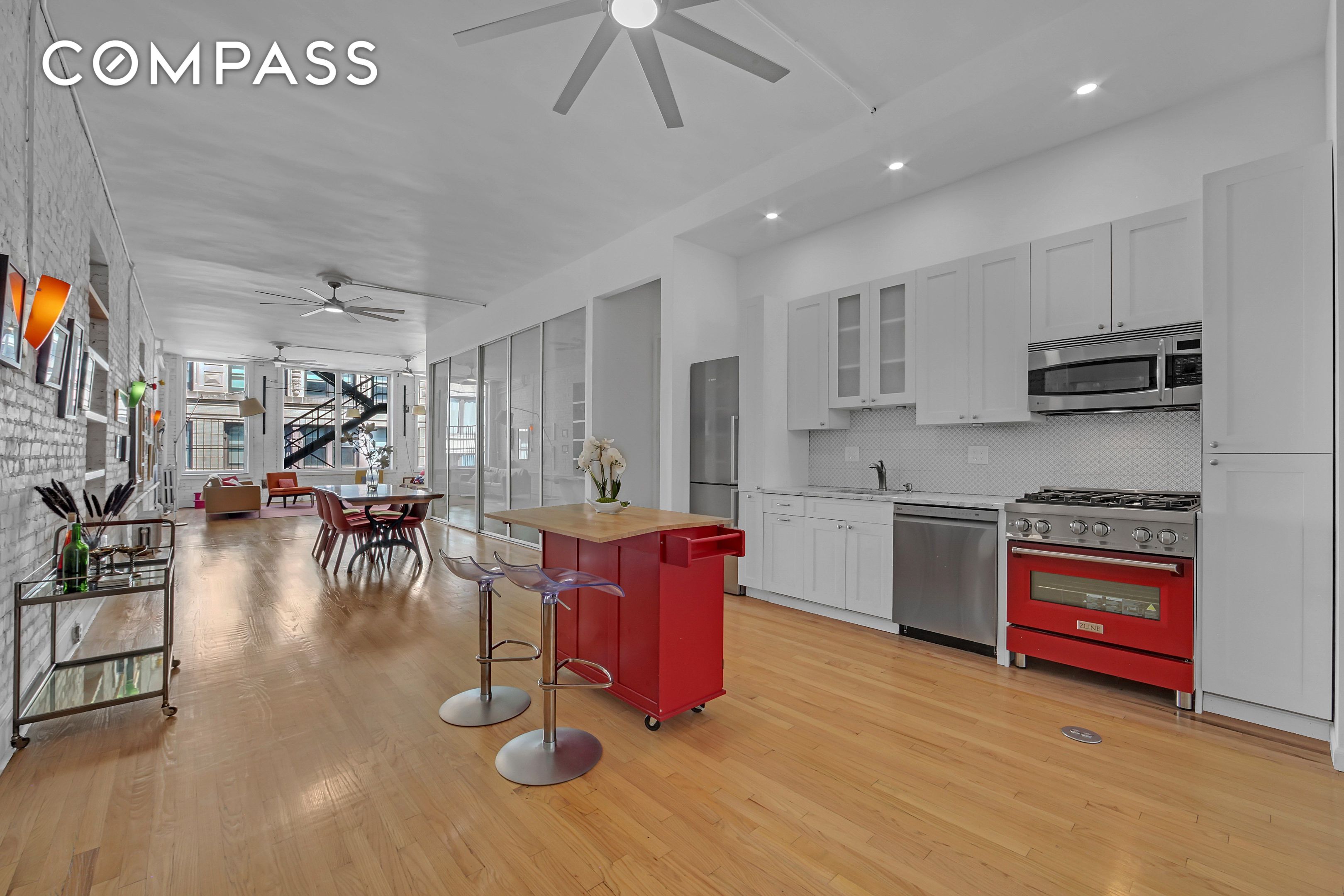 #4 photo, 56 E 11th Street, Greenwich Village , NY 10003