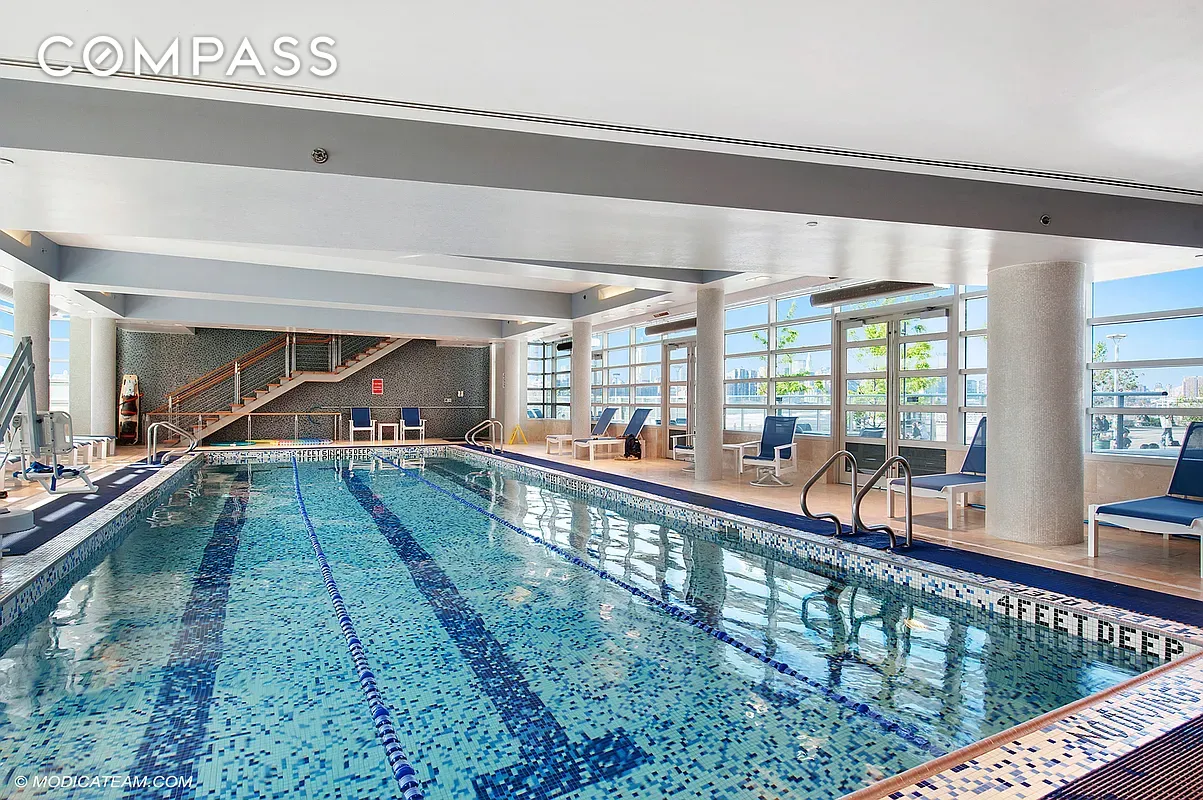 #14 photo, 2 Northside Piers, ブルックリン区 Williamsburg , NY 11249