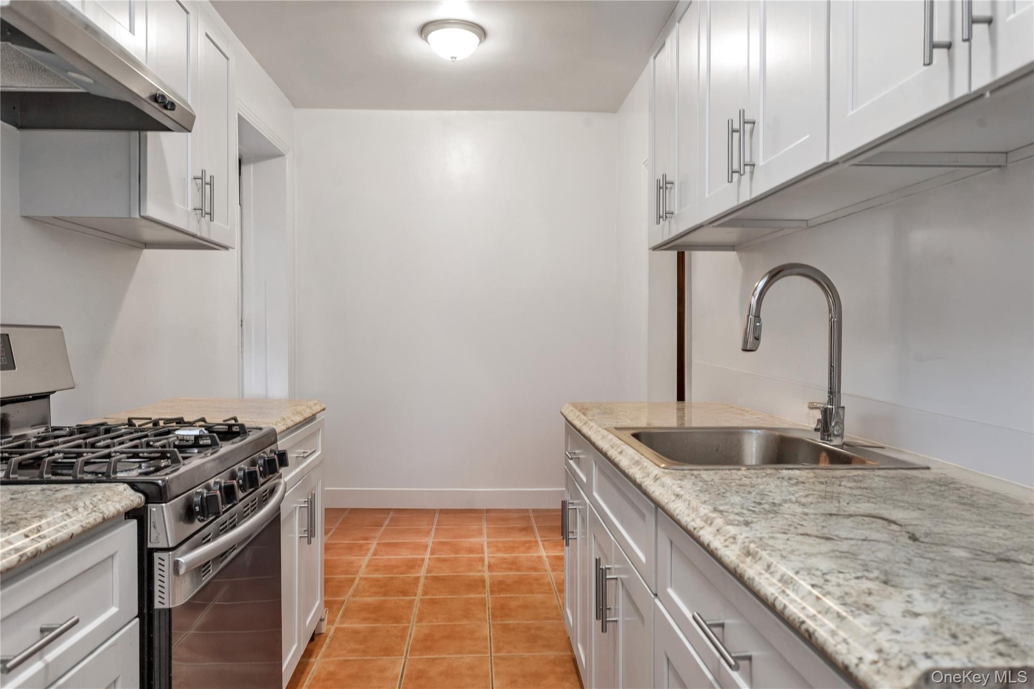 #8 photo, 79-01 35th Avenue, クイーンズ区 Jackson Heights , NY 11372