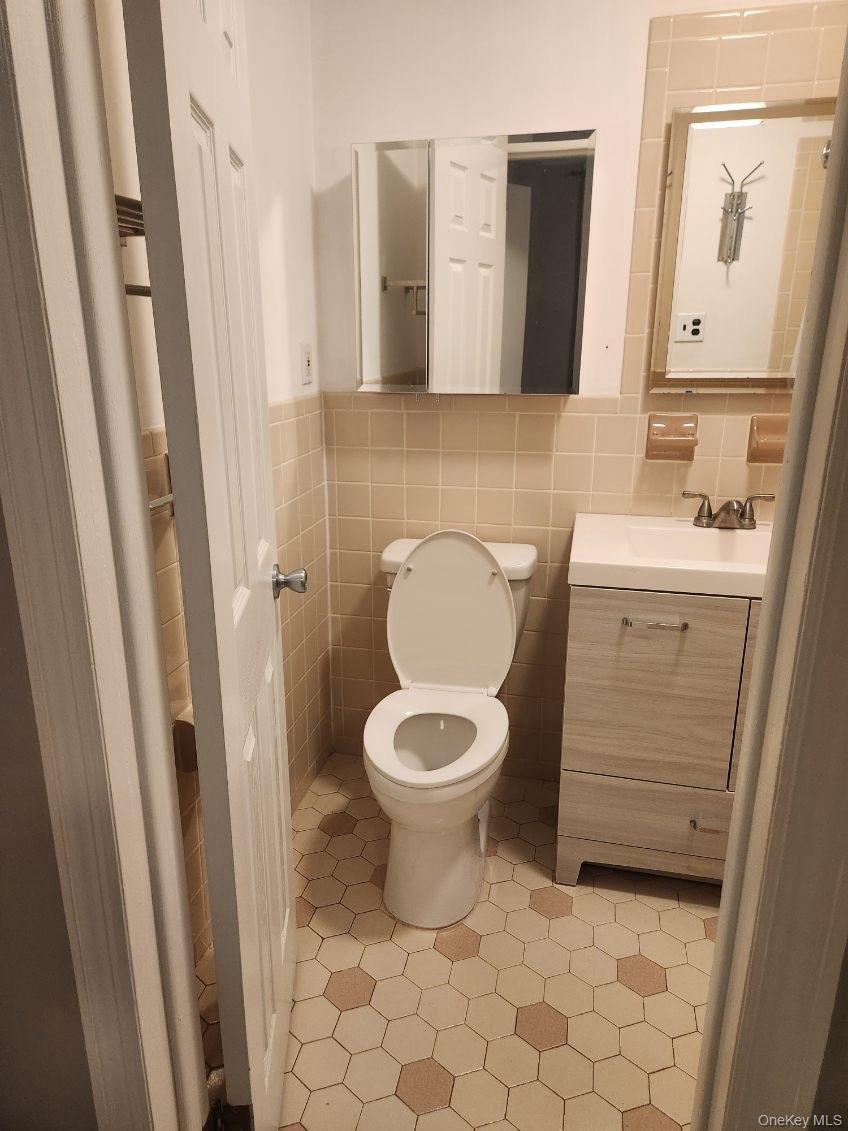 #5 photo, 7419 Myrtle Avenue, Glendale , NY 11385