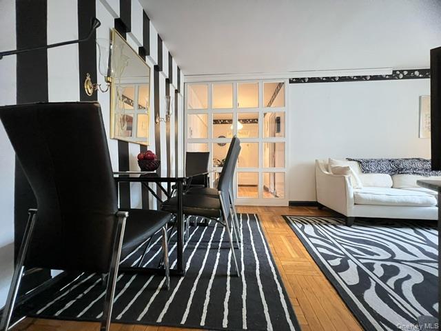 #12 photo, 81-05 35 Avenue, クイーンズ区 Jackson Heights , NY 11372