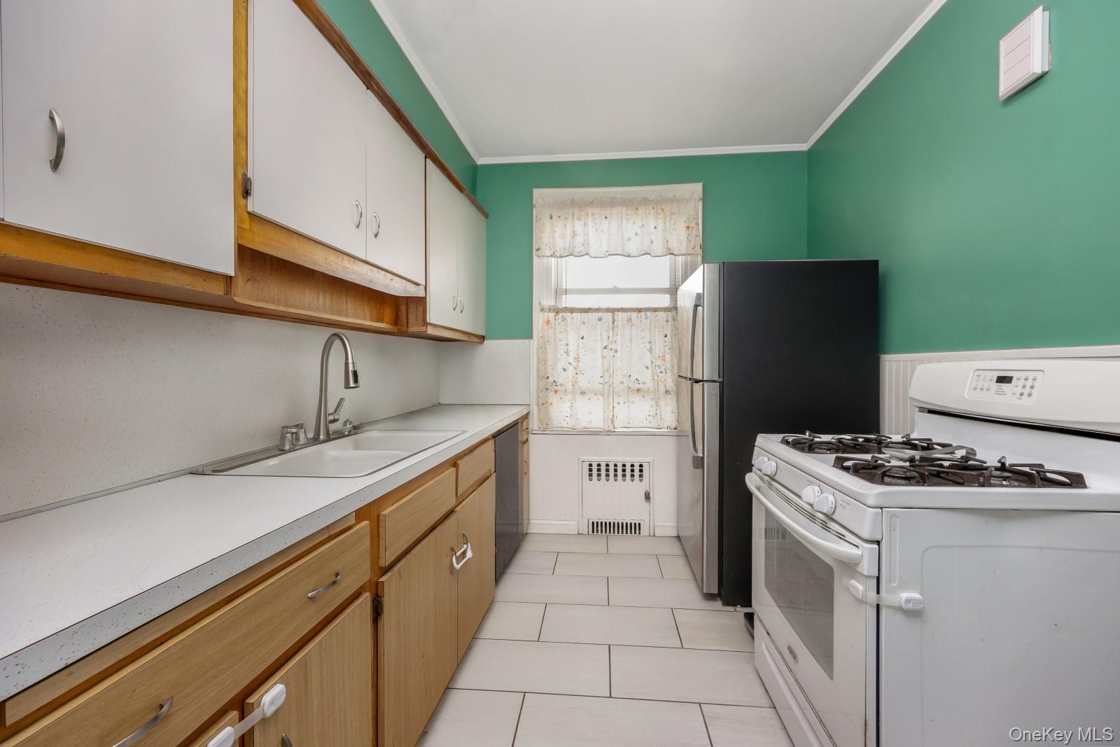 #16 photo, 78-59 84th Street, Glendale , NY 11385