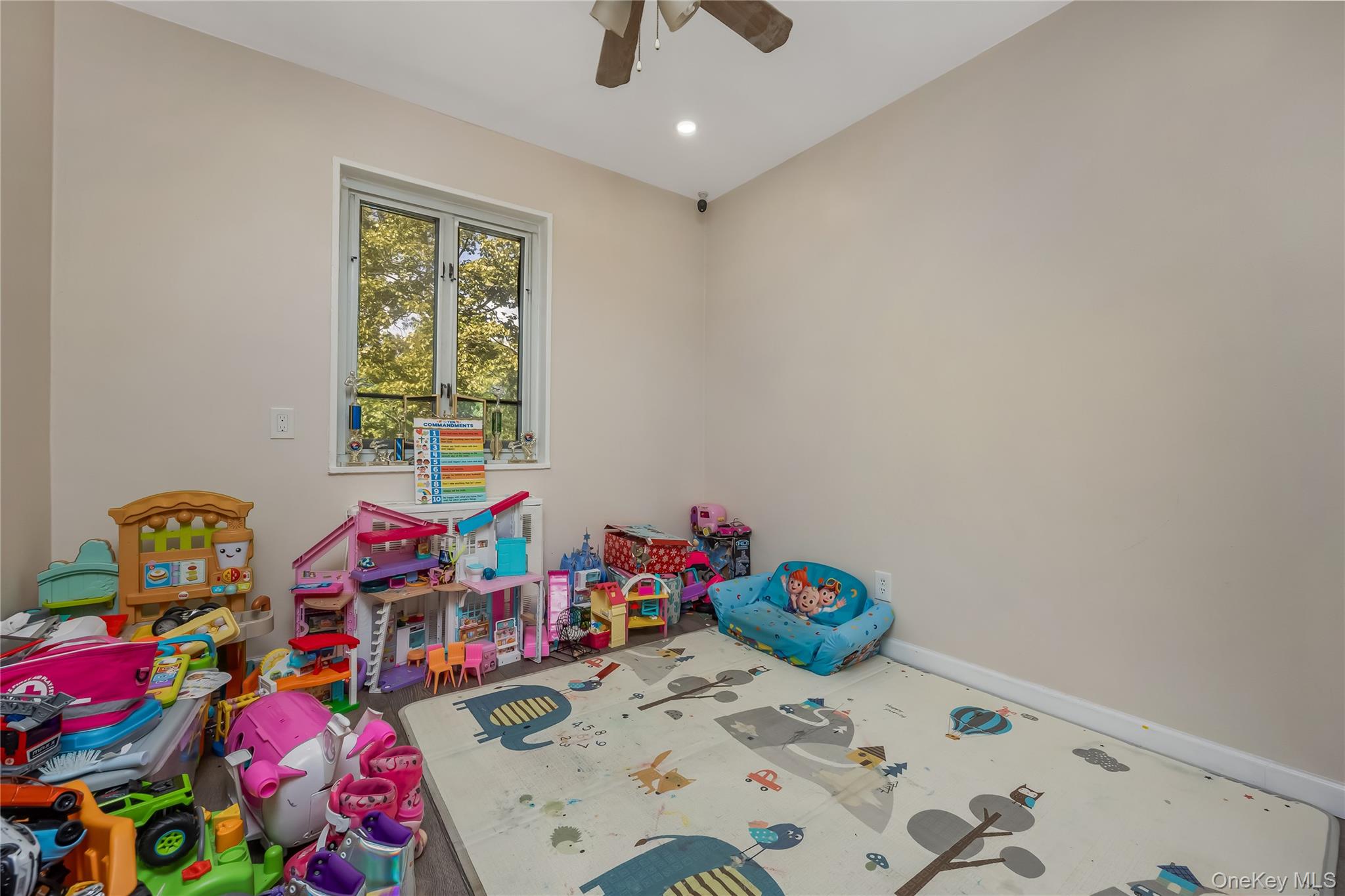 #8 photo, 220-08 Stronghurst Avenue, Queens Village North , NY 11426