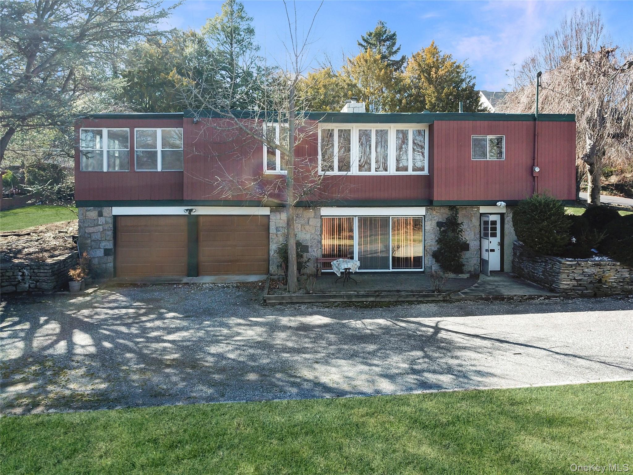 #3 photo, 11 Valley View Road, Great Neck , NY 11021