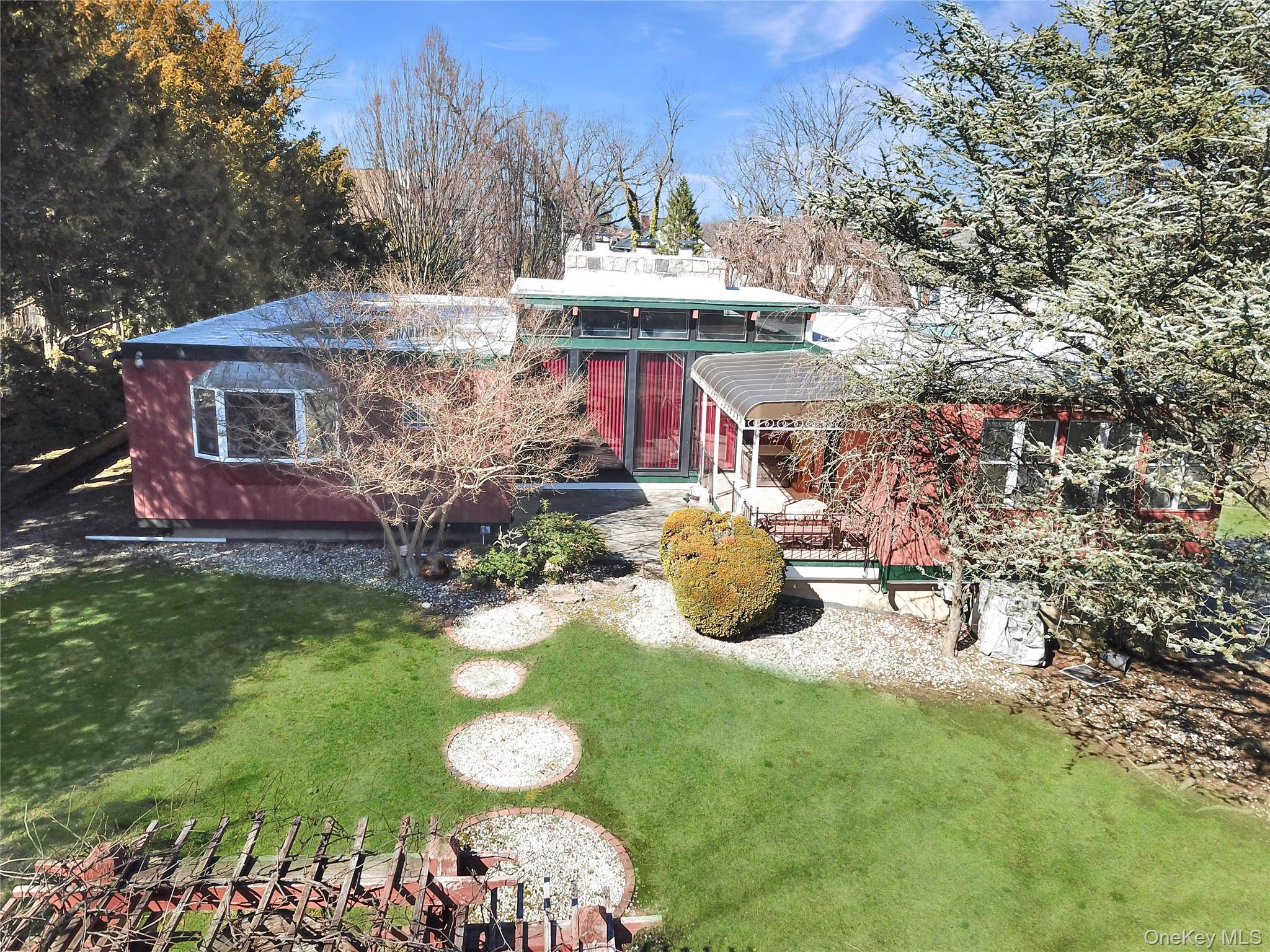 #4 photo, 11 Valley View Road, Great Neck , NY 11021