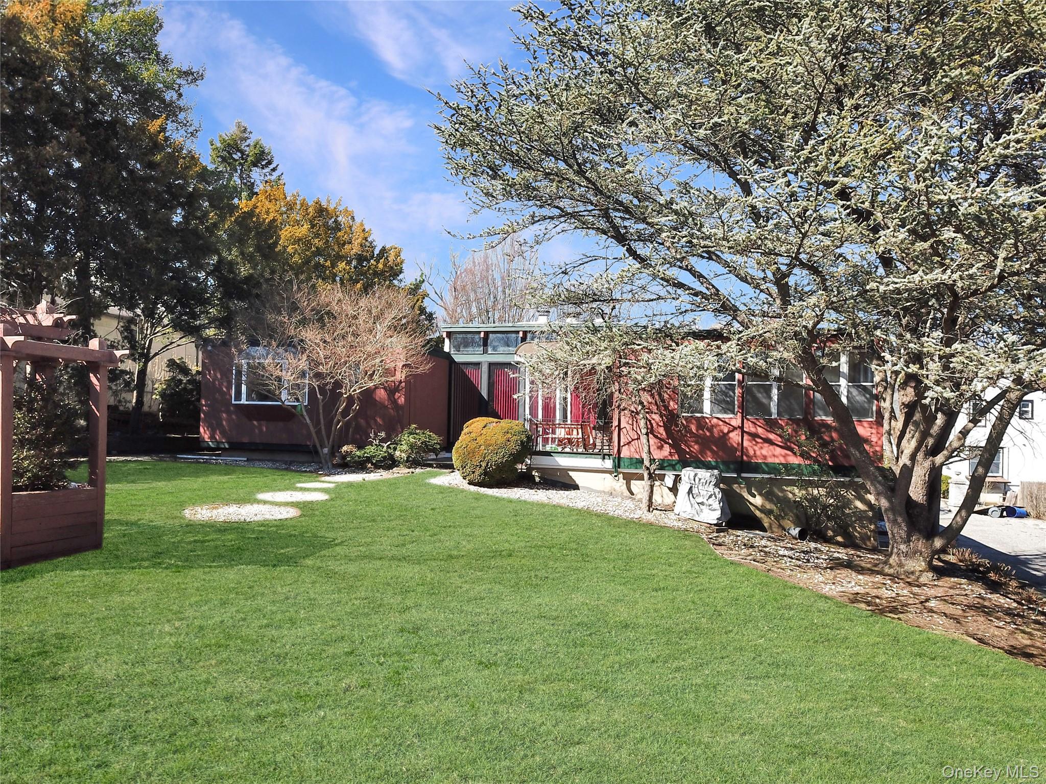 #5 photo, 11 Valley View Road, Great Neck , NY 11021