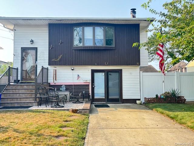 #1 photo, 15 E Clearwater Road, 东长岛 Lindenhurst , NY 11757