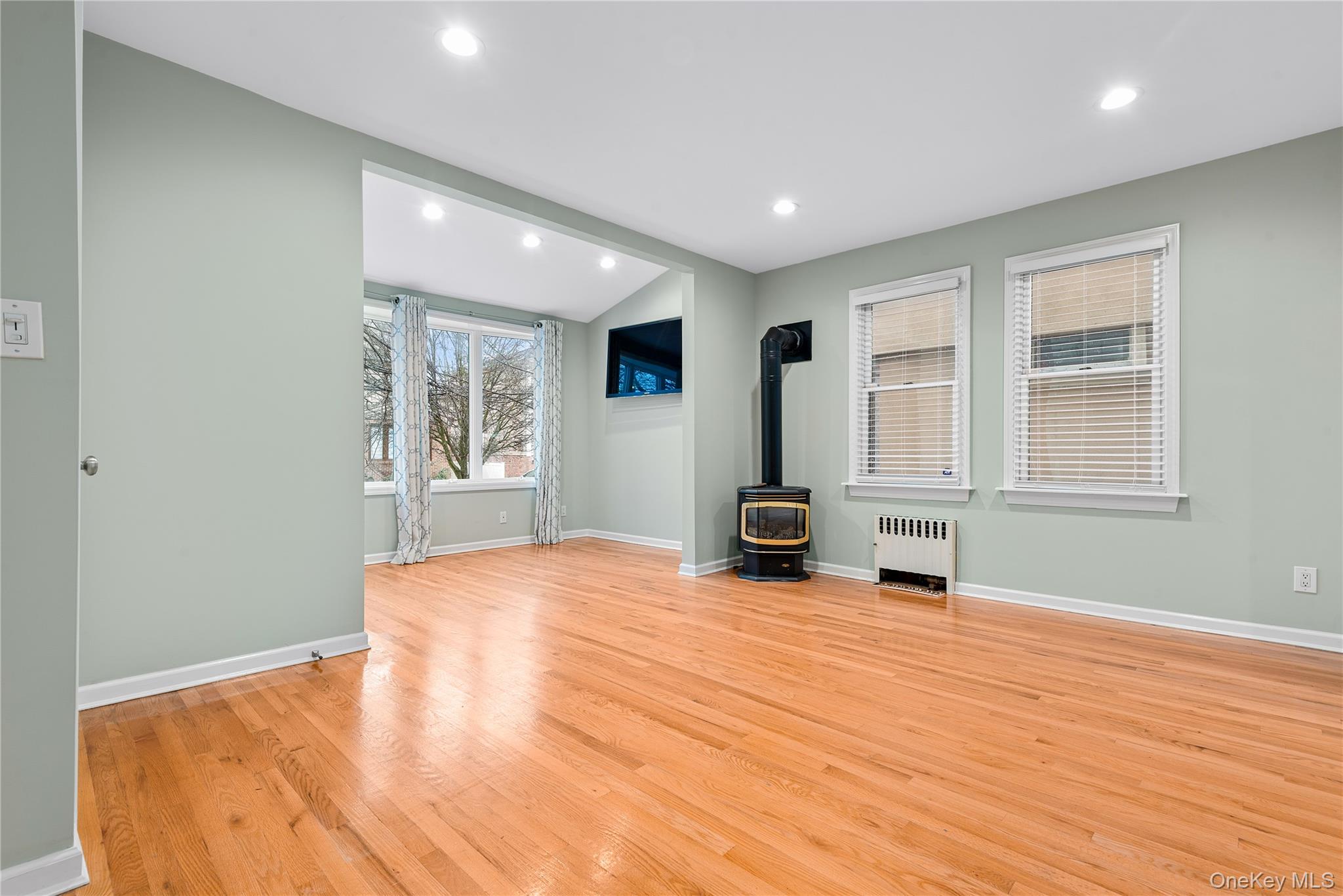 #15 photo, 8921 Aubrey Avenue, Glendale , NY 11385