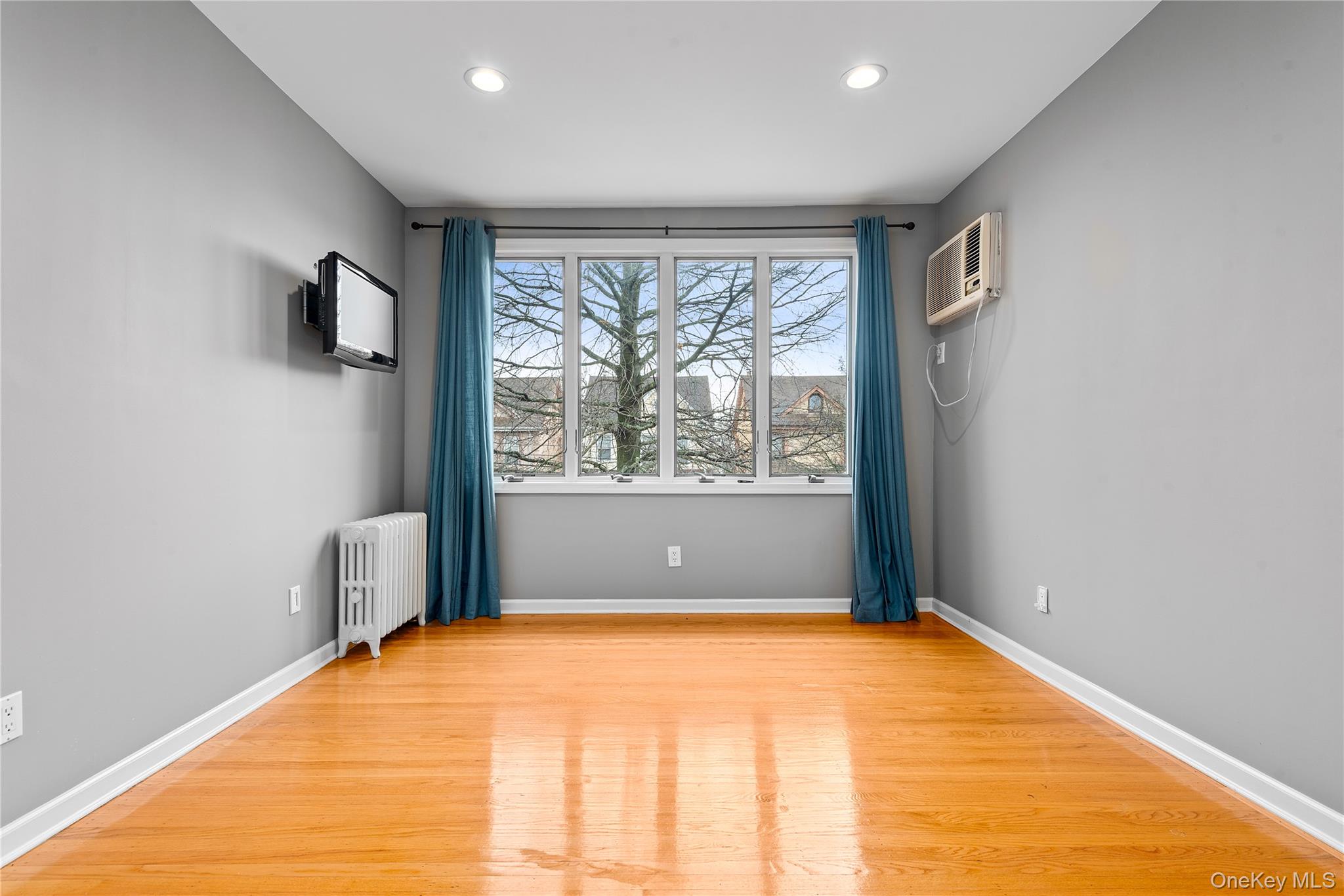 #8 photo, 8921 Aubrey Avenue, Glendale , NY 11385