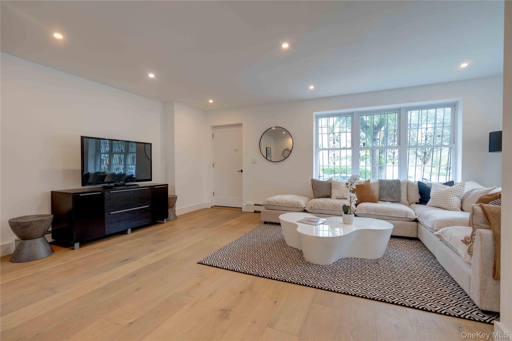 #10 photo, 1056 E 215th Street, Bronx , NY 10469