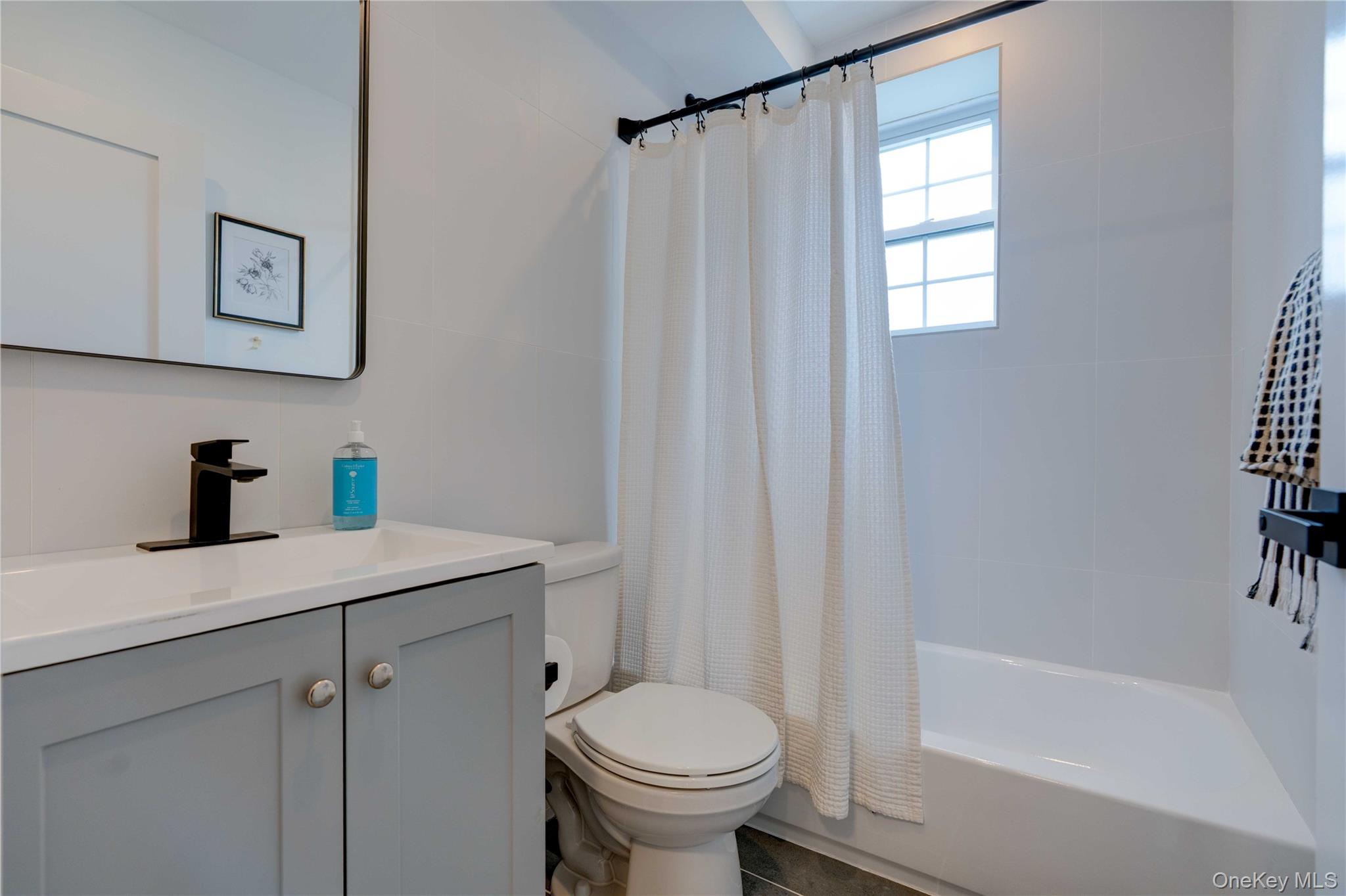 #19 photo, 1056 E 215th Street, Bronx , NY 10469