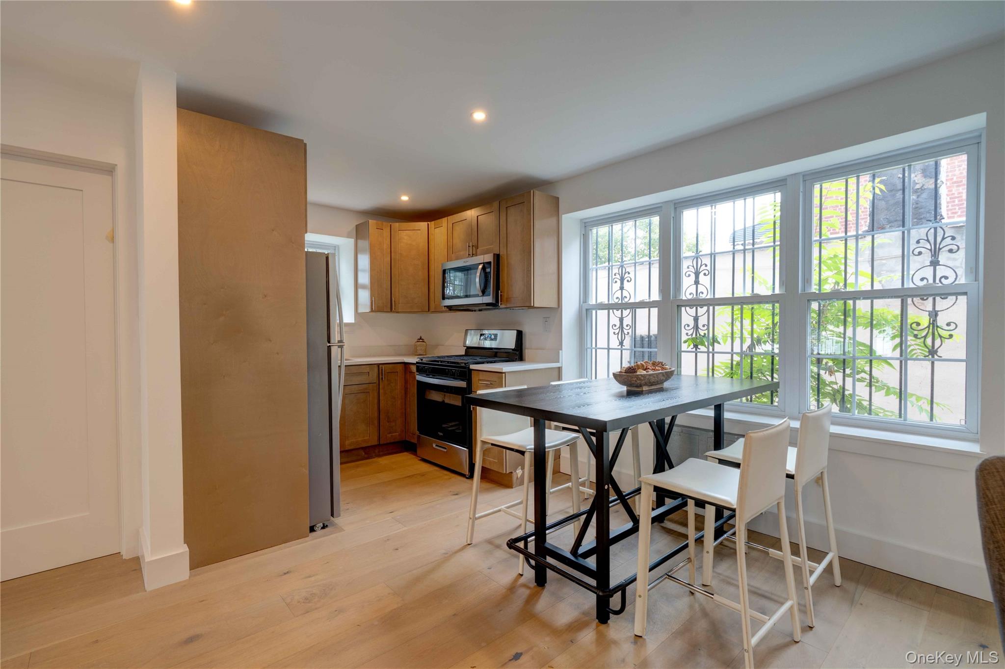 #5 photo, 1056 E 215th Street, Bronx , NY 10469