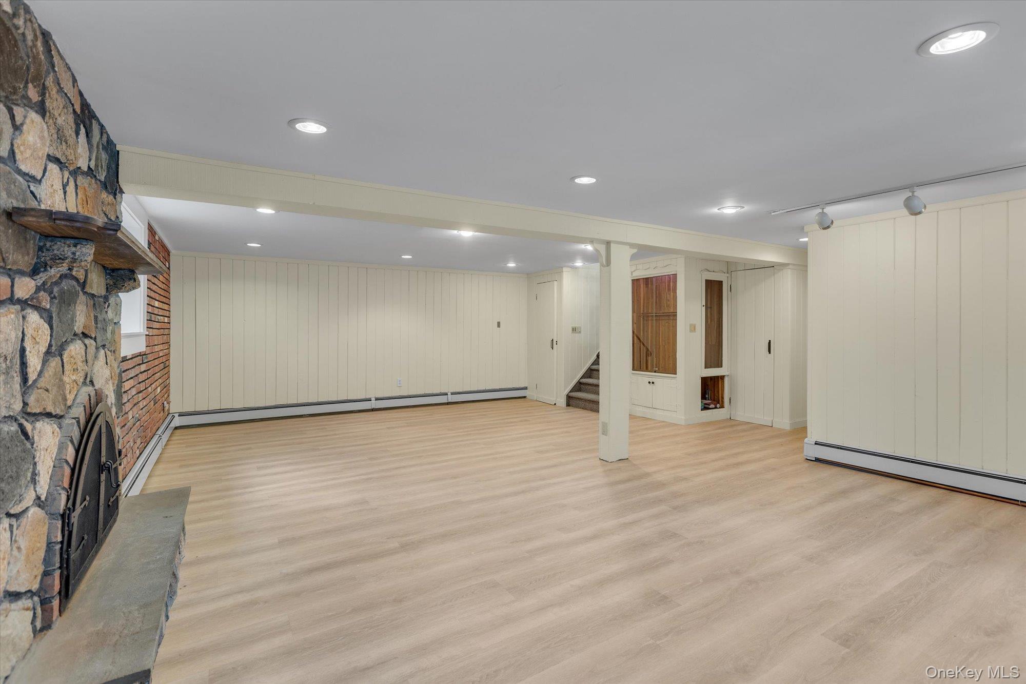 #19 photo, 385 Salem Court, Hauppauge , NY 11788