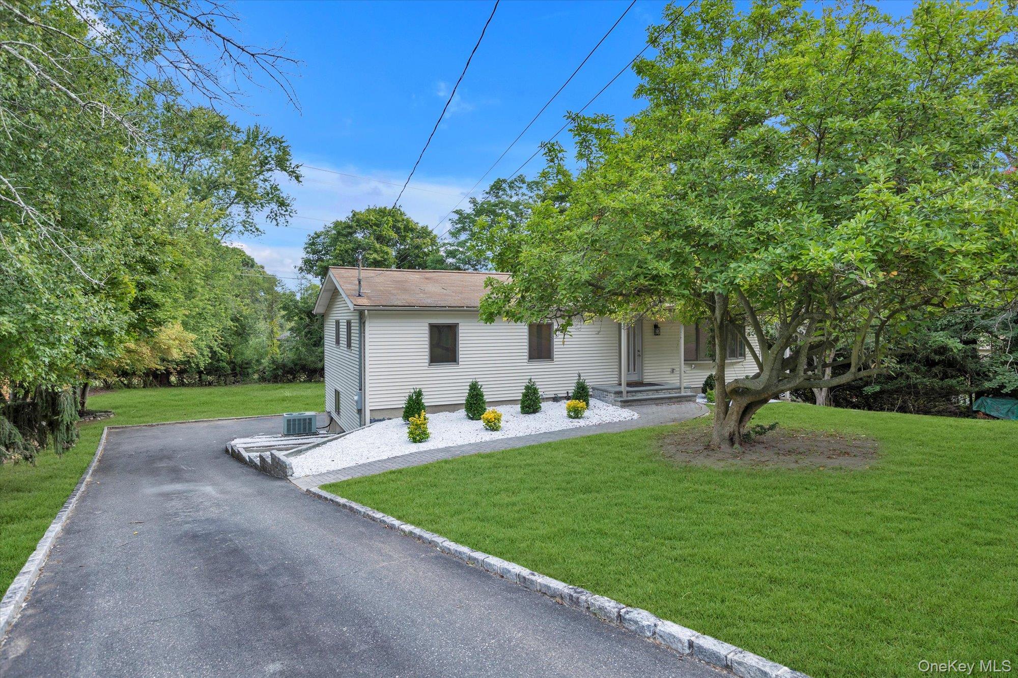 #2 photo, 385 Salem Court, Hauppauge , NY 11788