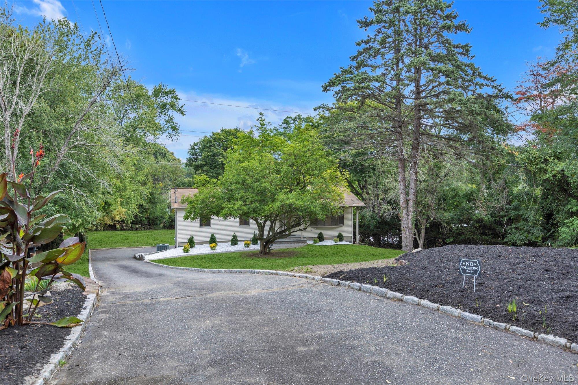 #3 photo, 385 Salem Court, Hauppauge , NY 11788