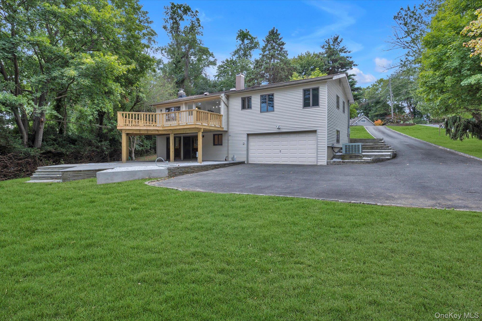 #4 photo, 385 Salem Court, Hauppauge , NY 11788