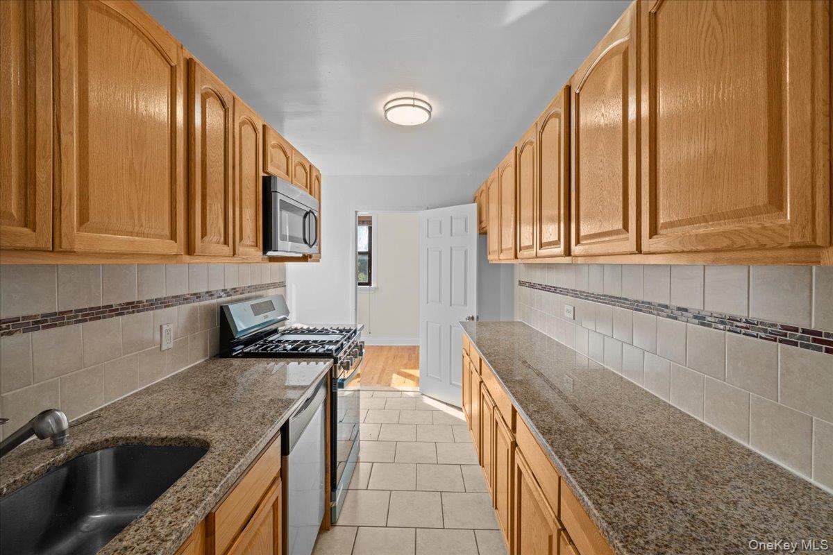 #2 photo, 3260 Netherland Avenue, Bronx , NY 10463