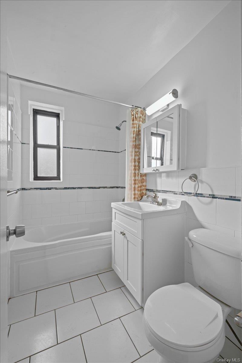 #6 photo, 3260 Netherland Avenue, Bronx , NY 10463