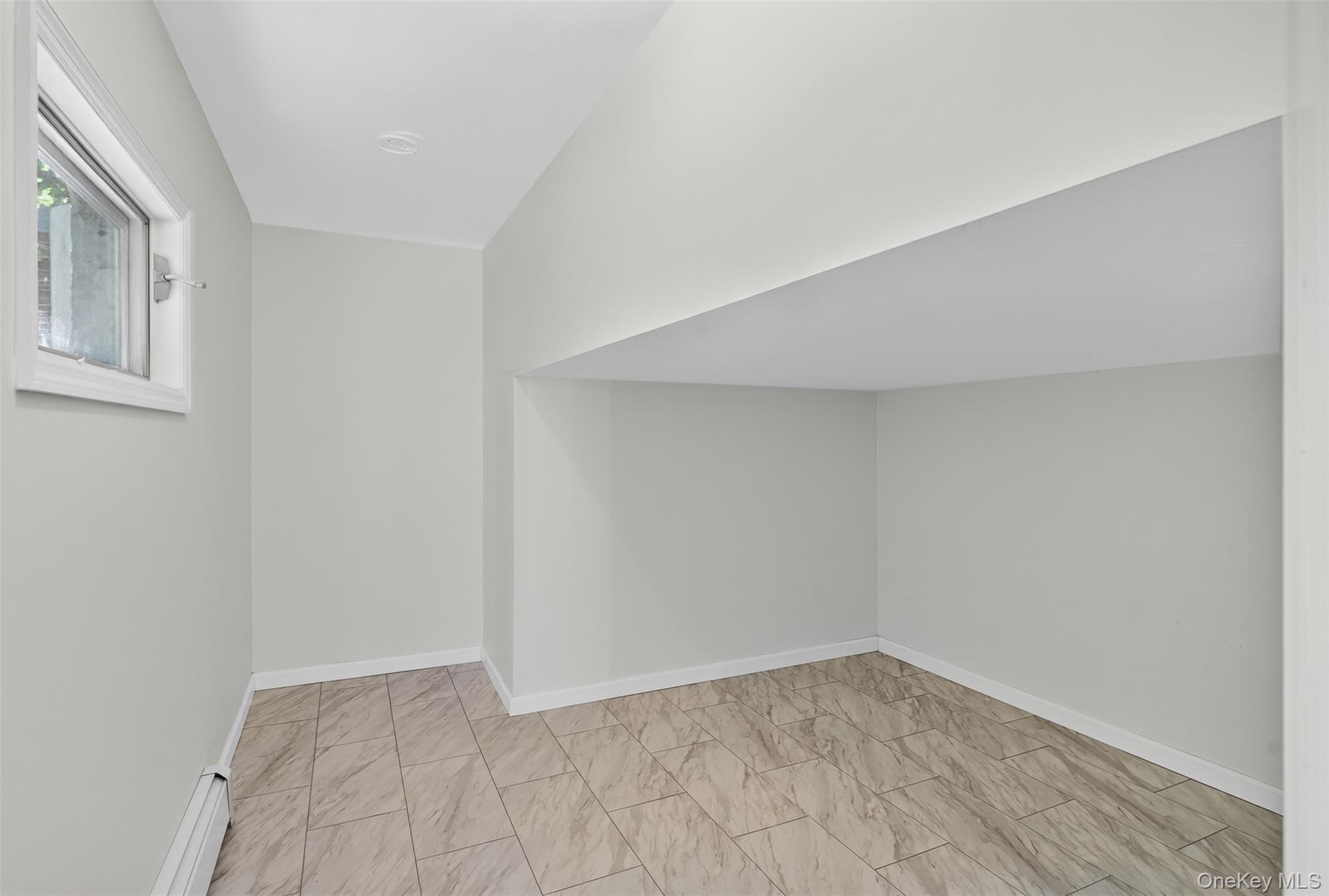 #11 photo, 3 Hudson Bluff Circle, Marlboro , NY 12542