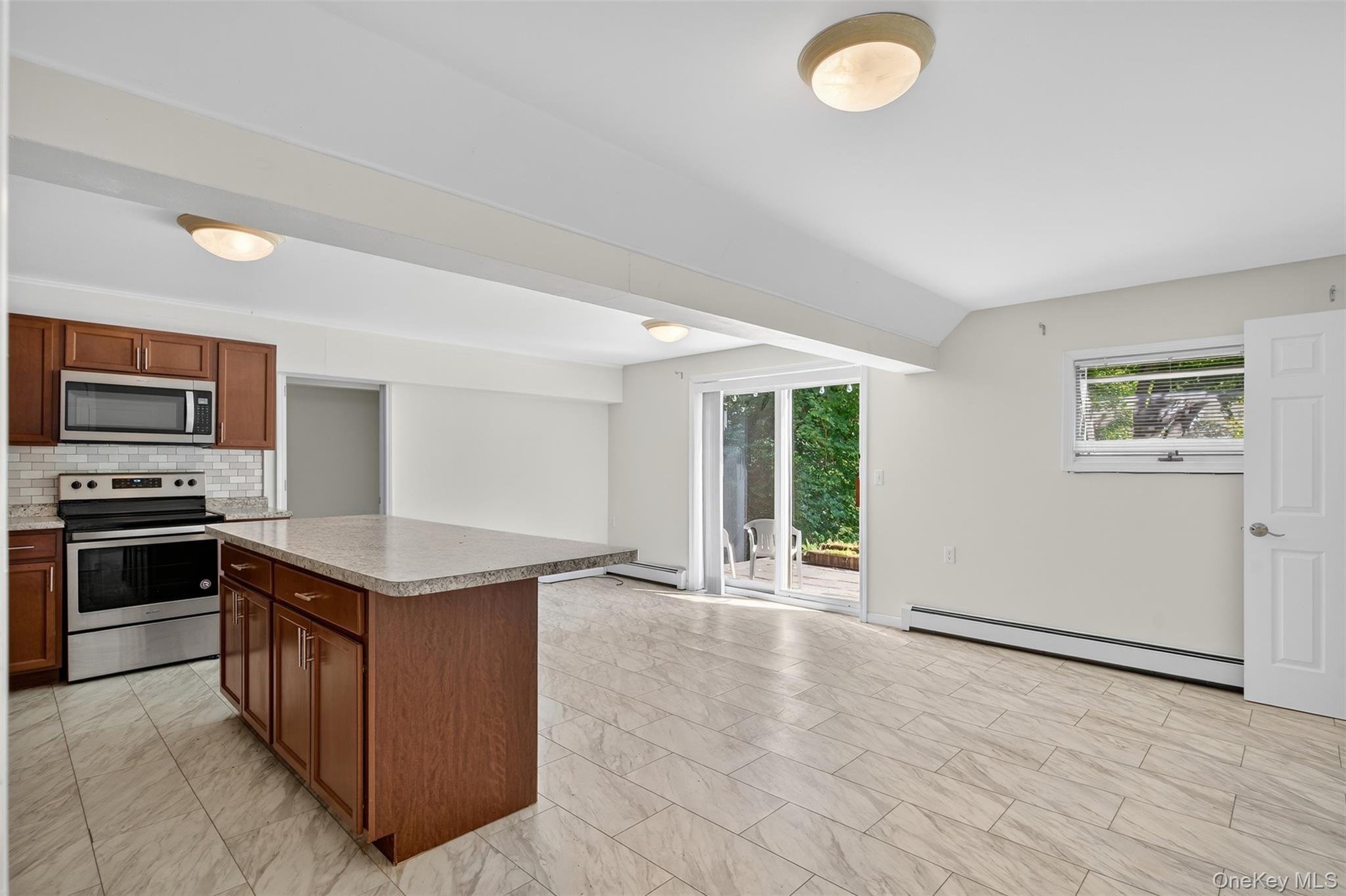 #7 photo, 3 Hudson Bluff Circle, Marlboro , NY 12542