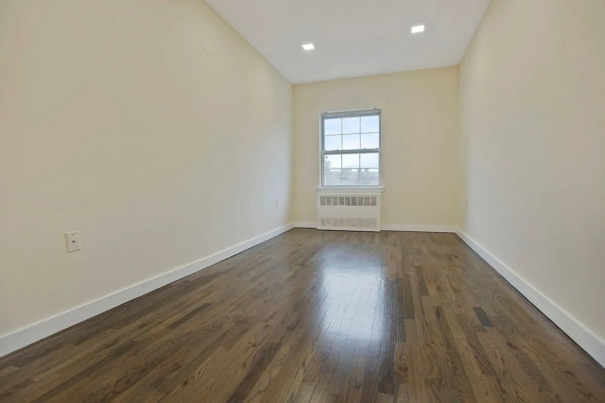 #8 photo, 1240 BEDFORD Avenue, ブルックリン区 Bedford-Stuyvesant , NY 11216