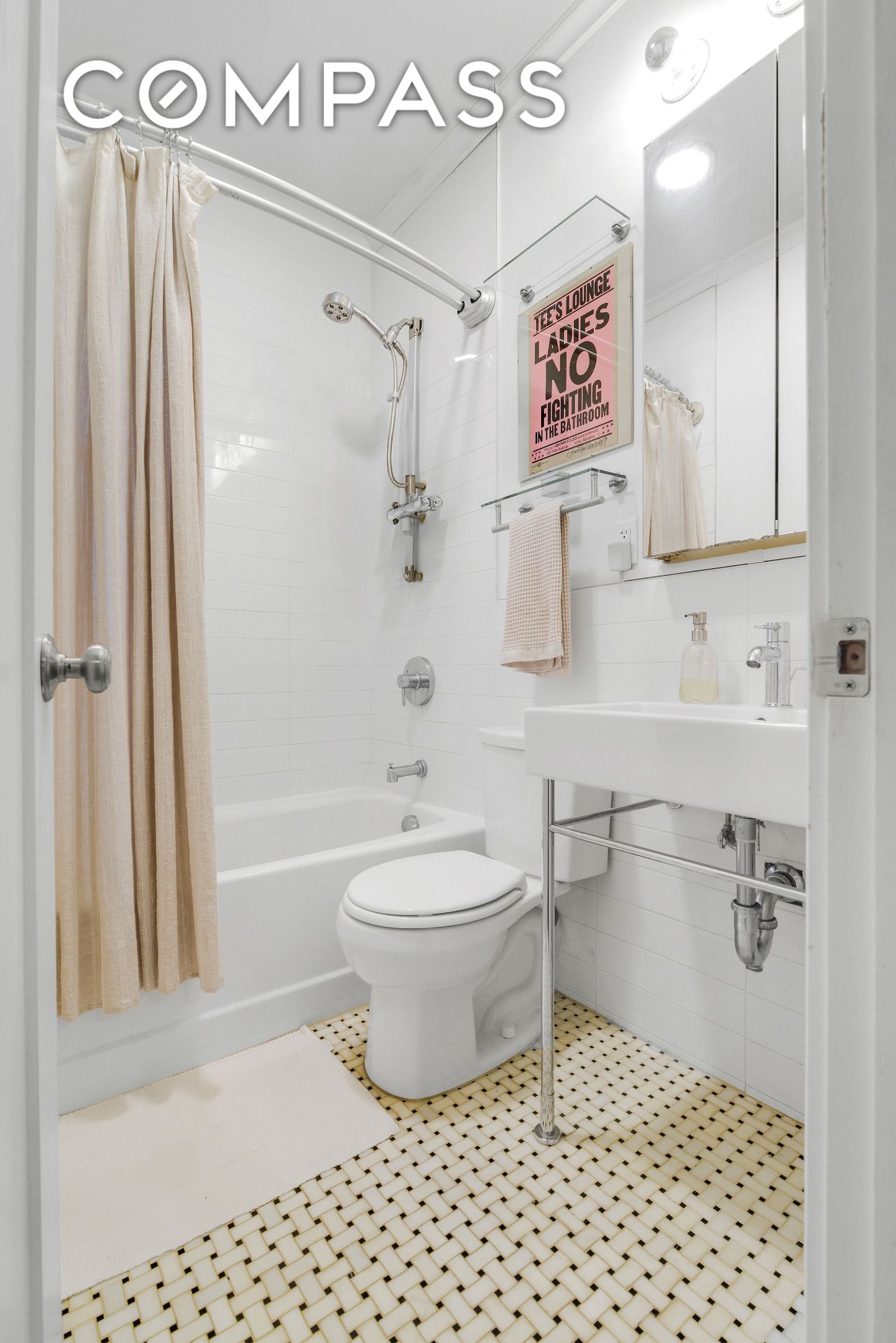 #9 photo, 24-75 38th Street, クイーンズ区 Astoria , NY 11103