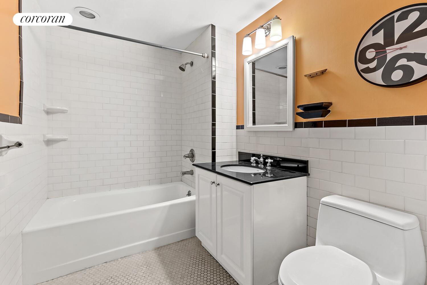 #7 photo, 15 W 17TH Street, Flatiron , NY 10011