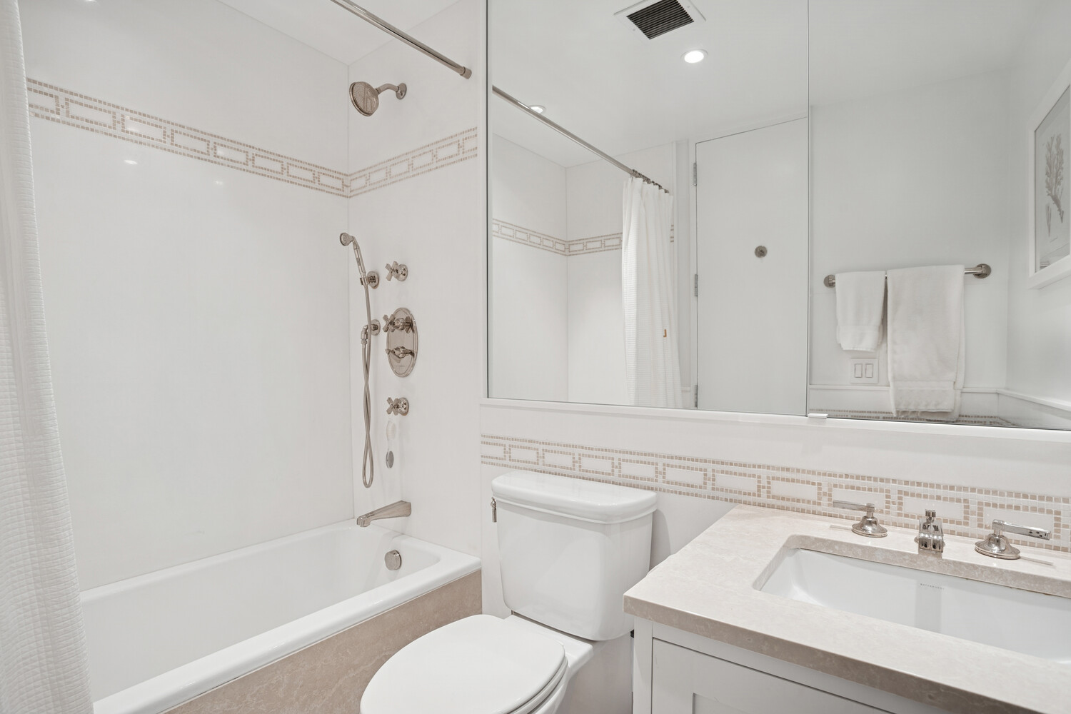 #8 photo, 641 5TH Avenue, マンハッタン Midtown East , NY 10022