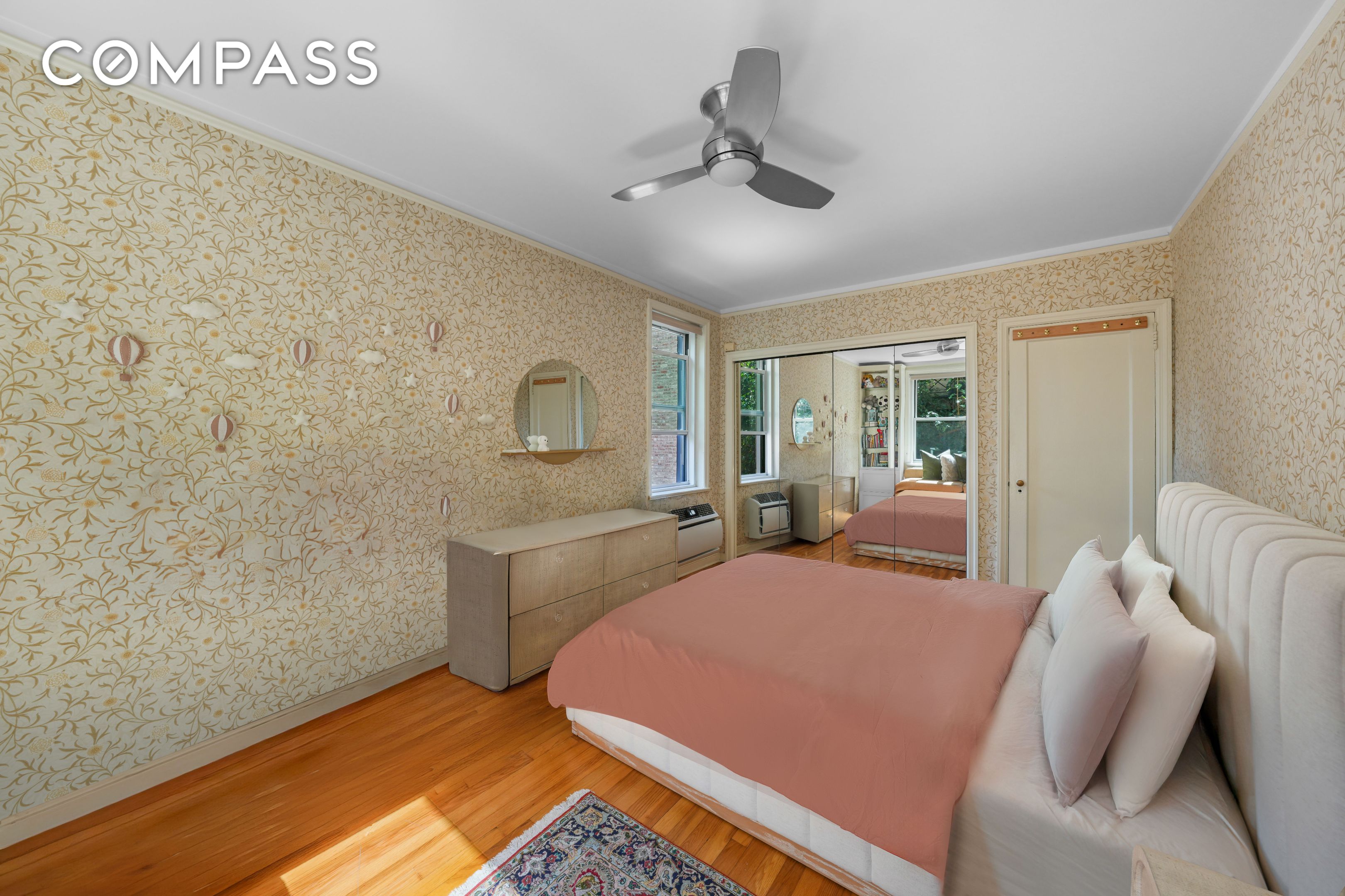 #14 photo, 310 W 55th Street, マンハッタン Hell's Kitchen , NY 10019