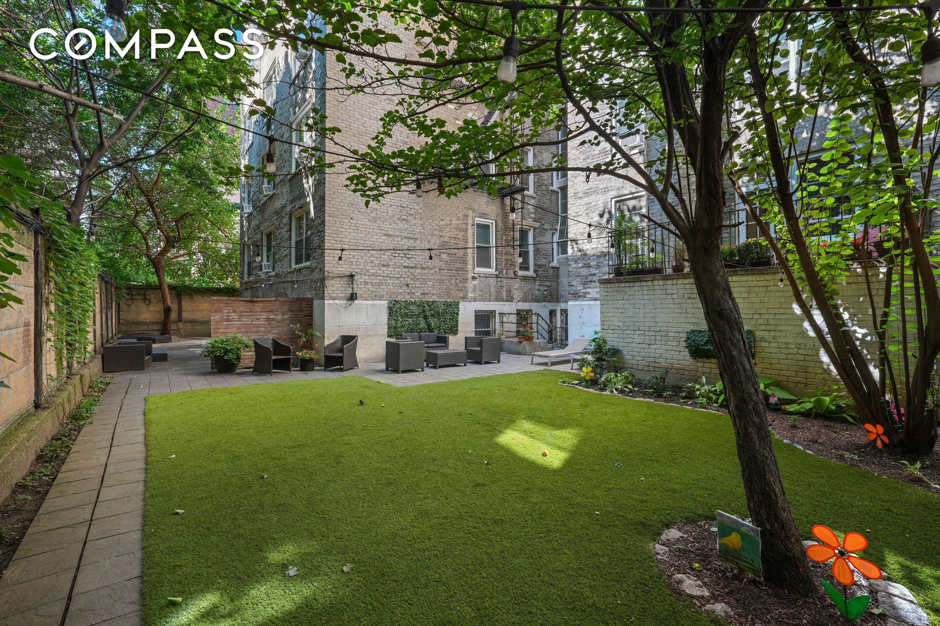 #18 photo, 310 W 55th Street, マンハッタン Hell's Kitchen , NY 10019