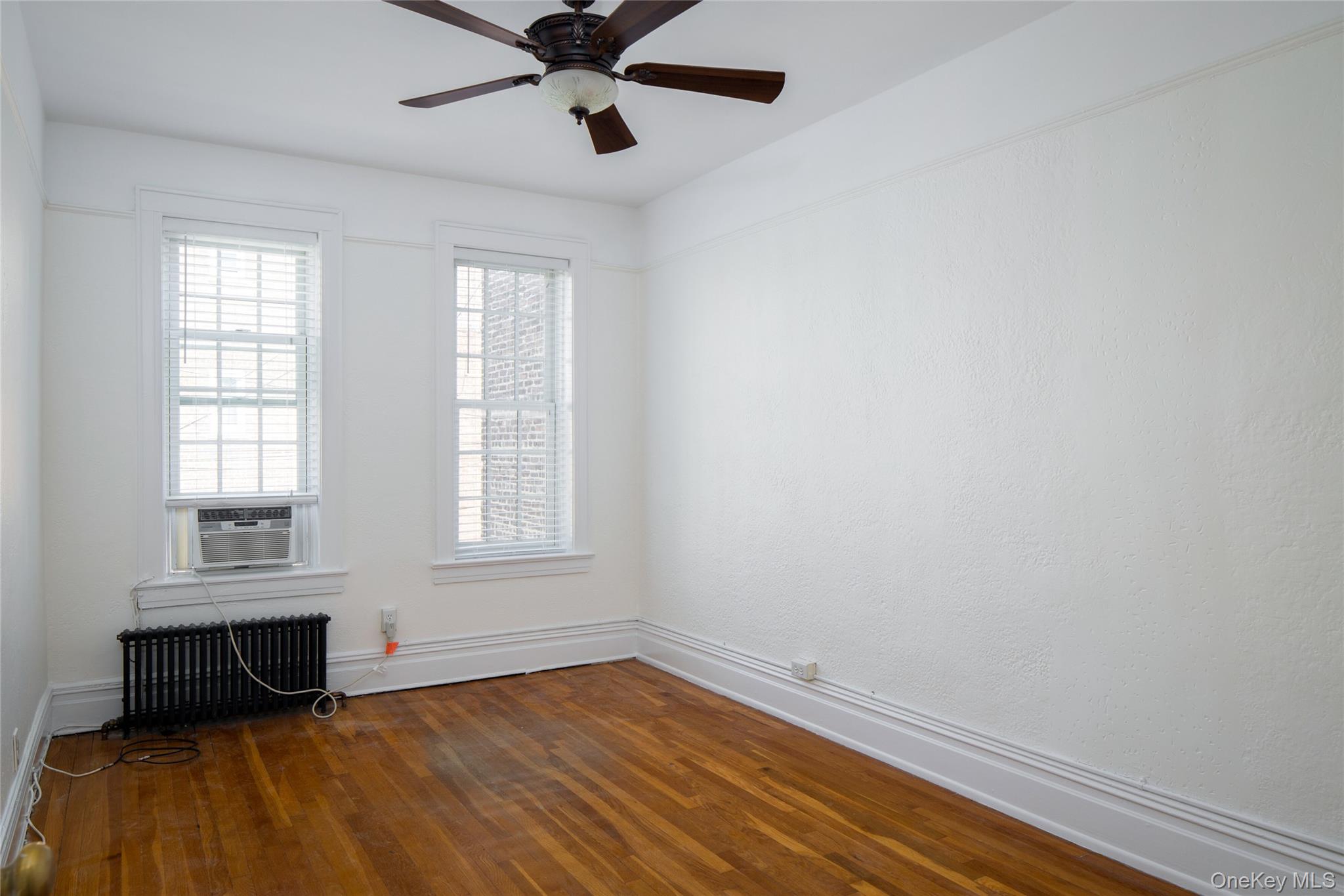 #4 photo, 484 Plandome Road, Manhasset , NY 11030