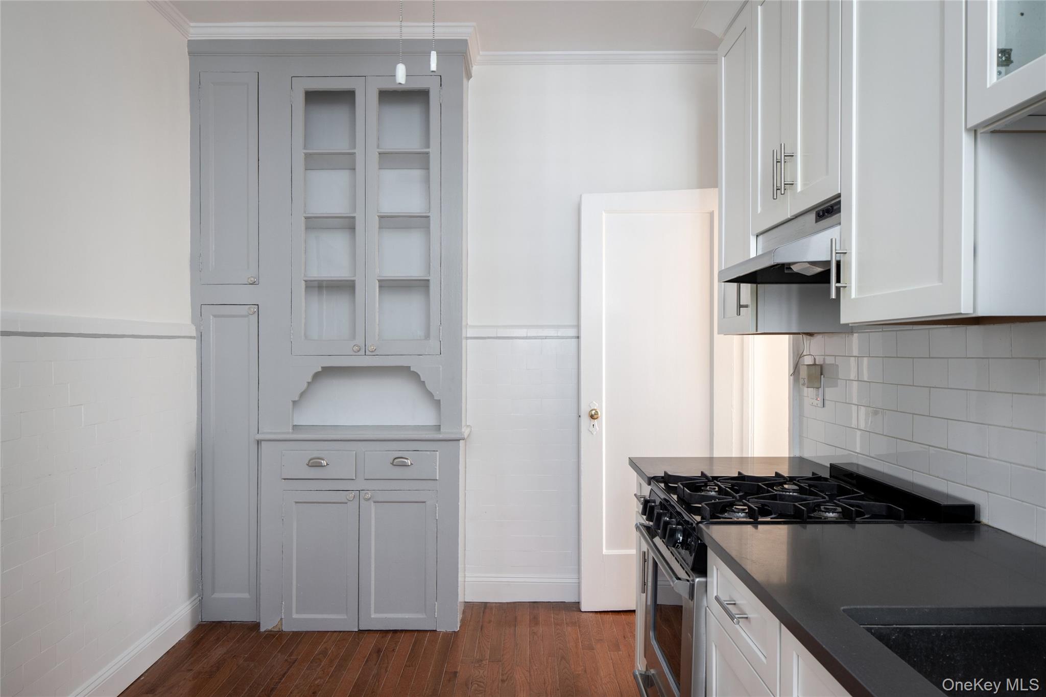 #5 photo, 484 Plandome Road, Manhasset , NY 11030